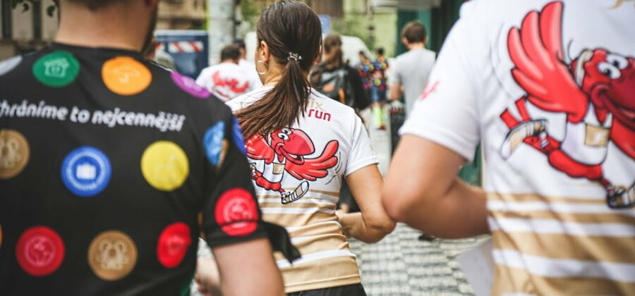 Tisková konference Pojišťovny VZP, a. s., (PVZP) na téma spojení charitativních běhů PVZP FénixRun s Běhej lesy (Stream PVZP)