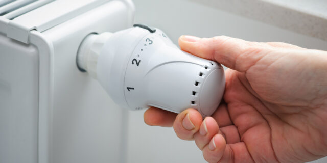 Topná sezona začíná. Letos je více než dříve důležité topit správně a neplýtvat