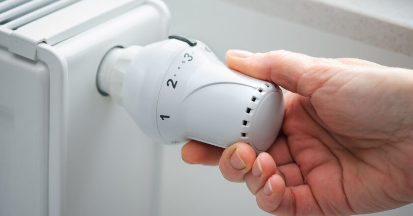 Topná sezona začíná. Letos je více než dříve důležité topit správně a neplýtvat