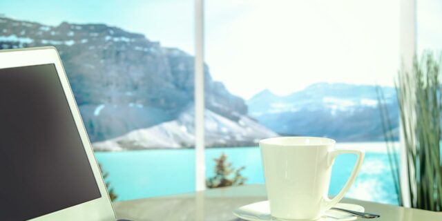 Každý pátý pracující musí dovolenou přizpůsobit inflaci nebo nedostatku lidí