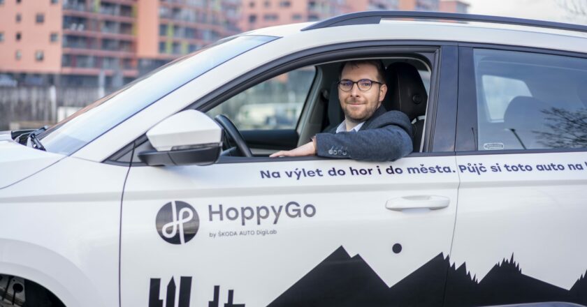 Nejdřív vyzkoušet, až pak koupit. Mýty o elektromobilech pomáhají překonávat carsharingové platformy