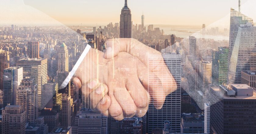 Sourozenci Klánovi se stali novými majiteli TESLA investiční společnosti 