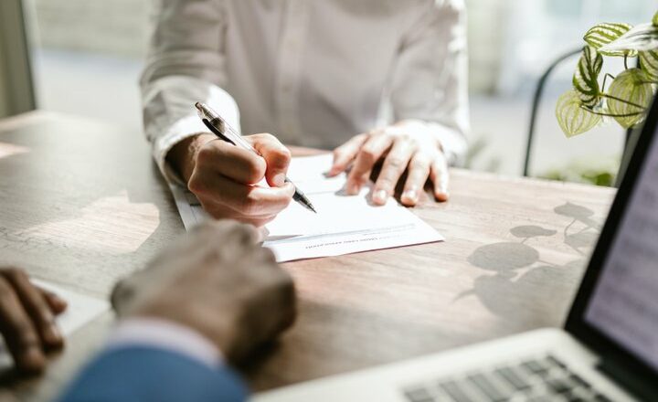 Bankovnictví se mění – ubývá poboček, mění se struktura zaměstnanců