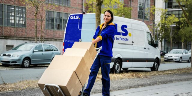 Češi šetří, kde se dá. Stále častěji se vyhýbají poplatku za dobírku a platí zejména online