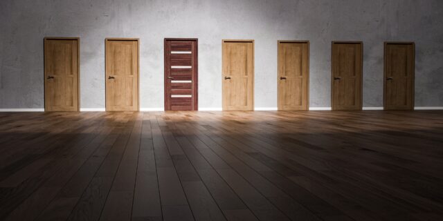 Schmarcz: Vláda relativně zvládla krizi, její kandidát díky tomu vyhrál prezidentské volby. Co ale bude dál?