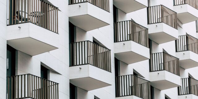 Krok k rychlejšímu povolování staveb, na přesné dopady nové legislativy si však počkáme