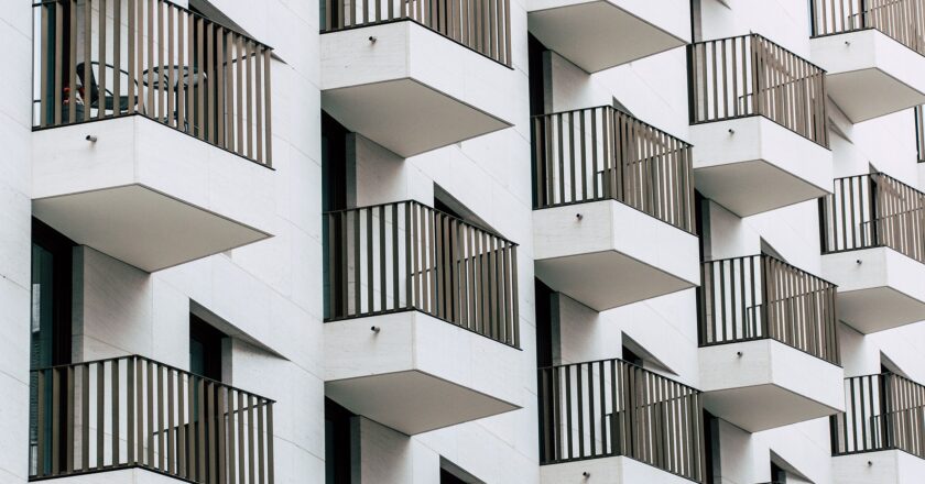 Krok k rychlejšímu povolování staveb, na přesné dopady nové legislativy si však počkáme