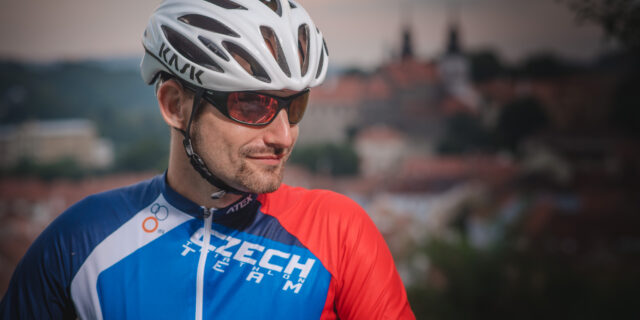 Para triatlonista Zmeškal: Ekonomicky funguji díky sponzorům