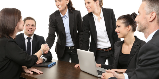 Mezinárodní průzkum ukázal, že 40 procent zaměstnanců zvažuje lépe placené příležitosti