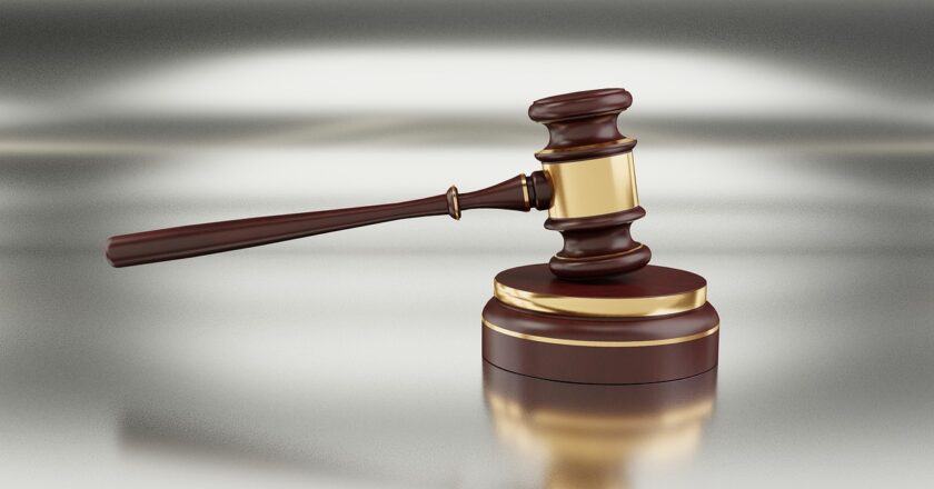 Schmarcz: Chcete debatu o rozpočtu, inflaci, podpoře průmyslu? Dostanete kulturní války, Istanbulskou úmluvu a homomanželství