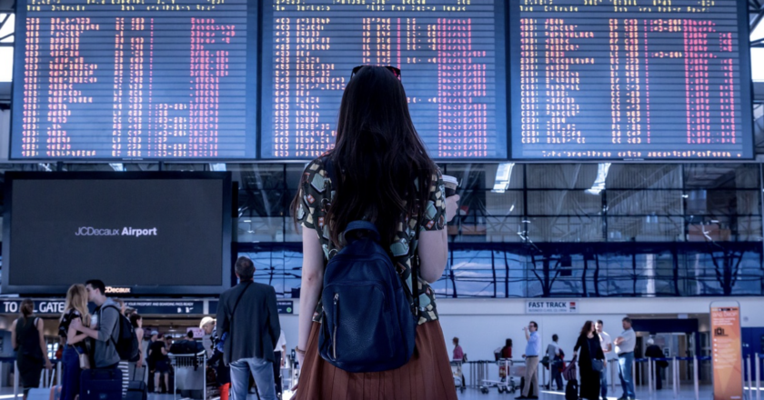 Až čtvrtina Čechů používá k placení na zahraniční dovolené jenom hotovost