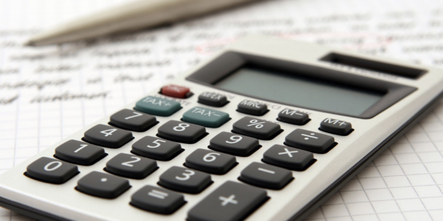 Schmarcz: Komedie plná omylů…Vládní balíček je nesrozumitelný – a navíc málo ambiciózní