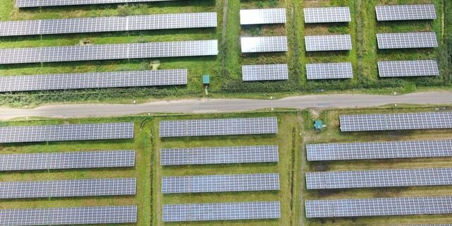 Zelený vodík jako řešení přebytků energie? Češi zkoumají jeho uplatnění v dopravě