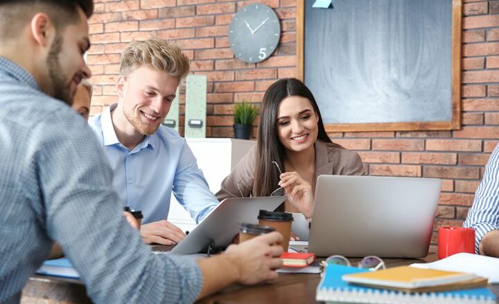 Kanceláře jsou stále v kurzu. Klasické office budovy, resimercial trendy prostory i coworkingy