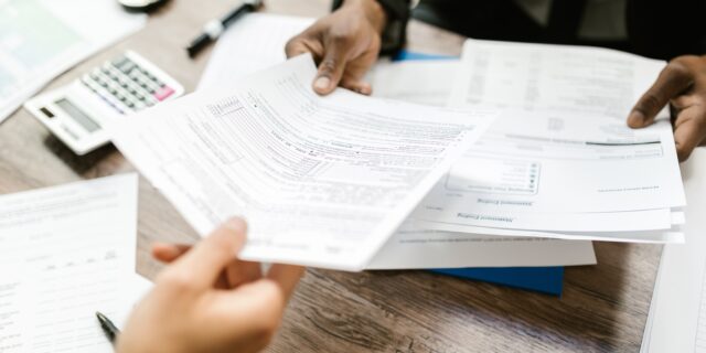 Daně za rok 2023: Víte do kdy a v jaké formě je potřeba daňové přiznání podat?