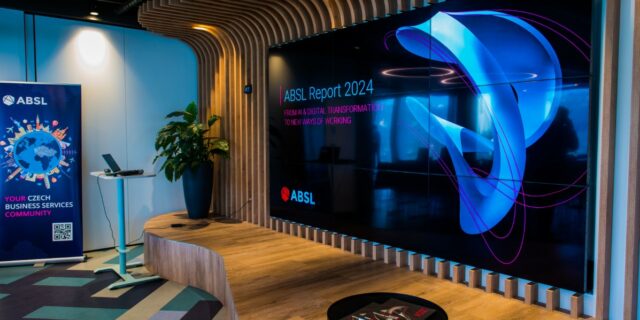 80 % center IT a podnikových služeb chce více šlápnout do automatizace. I přesto většina zaměstnavatelů z oboru plánuje nábor nových lidí