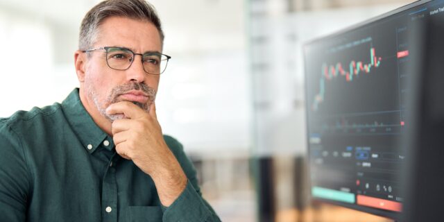 Investice do aktiv a úrokové sazby: Vydělávejte i z neinvestovaných prostředků