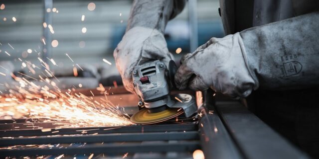 Průmyslová deprese pokračuje