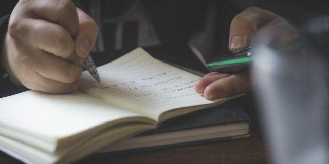 NEWTON University: Děti „afghánských tlumočníků“ úspěšně zakončily první rok studia