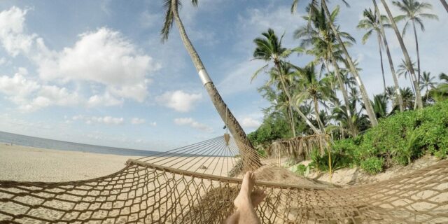 Většina zaměstnanců bude za dovolenou letos utrácet stejně jako loni