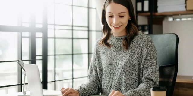 Předvánoční brigády: nabídka je velká, stejně tak zájem uchazečů. Lidé brigády vyhledávají o 17 % více než loni