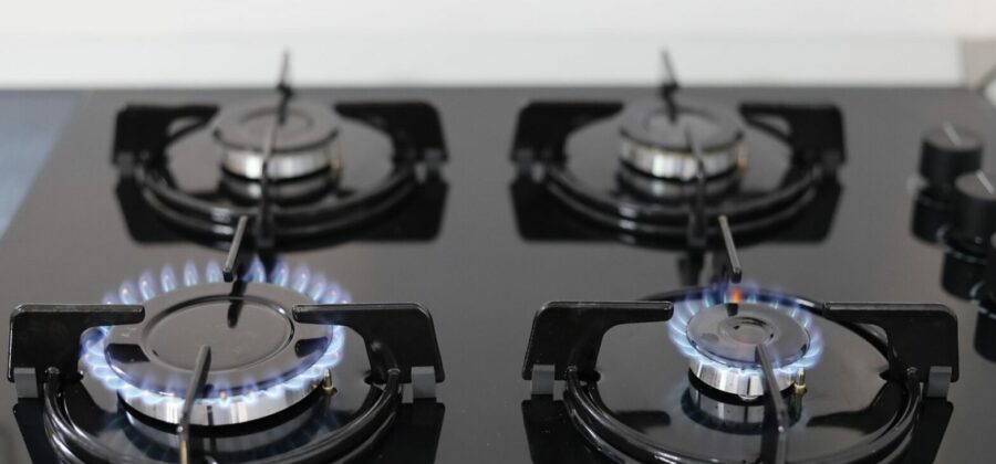 Cena CNG v posledním roce výrazně rostla. Stále však lze ušetřit přes 8 Kč oproti ceně litru benzínu