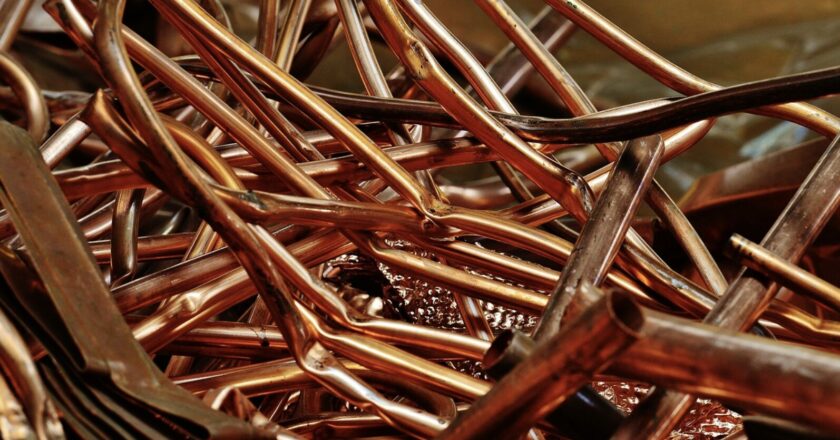 Cena mědi zbořila strop