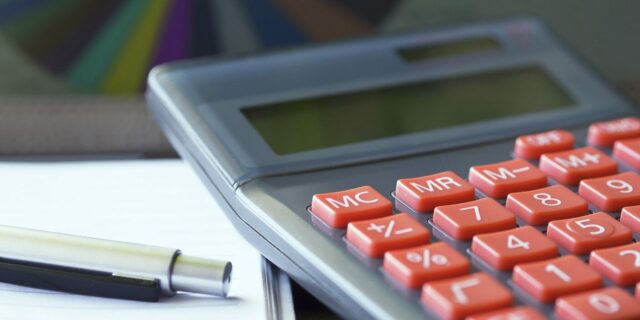 Opravné a dodatečné daňové přiznání 2025: Jak opravit chyby bez pokuty?