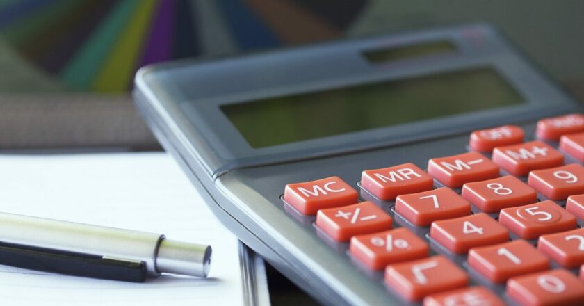 Opravné a dodatečné daňové přiznání 2025: Jak opravit chyby bez pokuty?