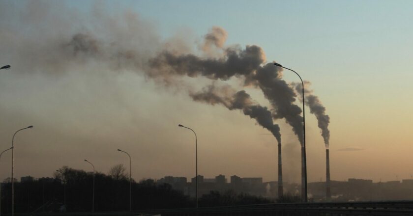 Stopka vlády na emisní povolenky: Odstřižení od evropských peněz nebo brzda přechodu na ekologičtější zdroje energie?