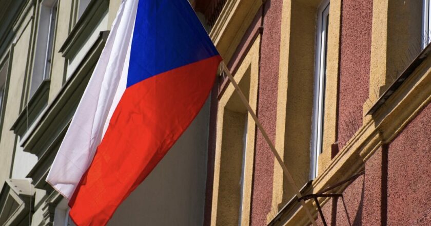 Daňhel: Hrozí Česku plíživá změna parlamentní demokracie na demokracii autoritativní?