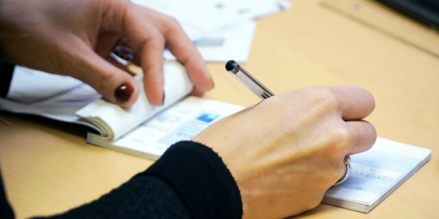 Paušální daň v roce 2025 - komu se vyplatí, kalkulačka