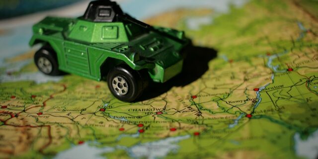 Schmarcz: Zaplaťme za Ukrajinu její „sekyru“ za zbraně dodané USA. Mnohonásobně by se nám to vyplatilo