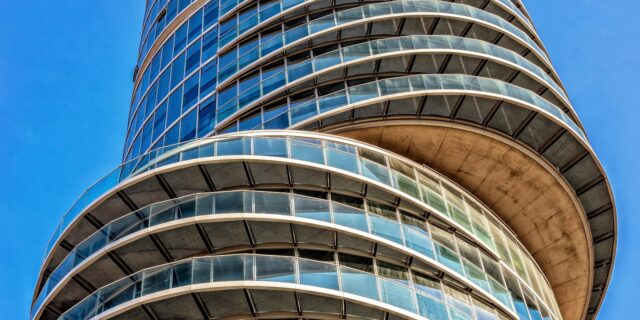 Snížení úrokových sazeb stimuluje trh komerčních realit ve střední a východní Evropě