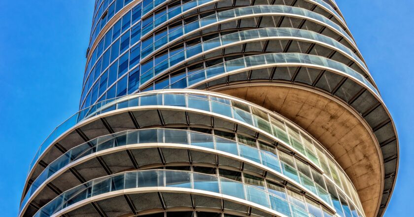 Snížení úrokových sazeb stimuluje trh komerčních realit ve střední a východní Evropě