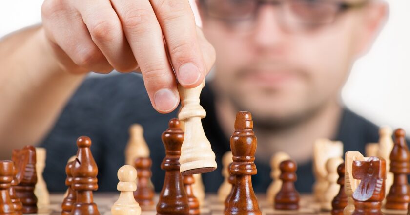 Schmarcz: Ekonomika „vymyté mysli“? Masivní propaganda dokáže lidi přesvědčit, že se mají hůře, než se ve skutečnosti mají