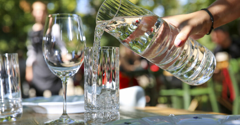 Češi věří kohoutkové. V Praze ji pije 9 z 10 lidí, většina bez filtru