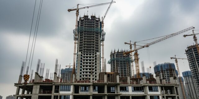 Krize nemovitostí v Číně. Hongkong vyřadil Evergrande z burzovního seznamu