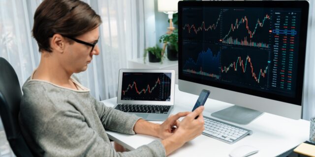 Česká koruna a carry trade: rozdílné sazby nahrávají investorům