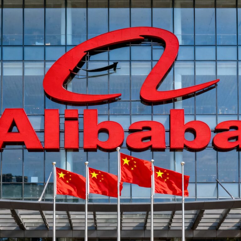 Akcie Alibaby prudce vzrostly poté, co získala významného zákazníka pro své čipy s umělou inteligencí
