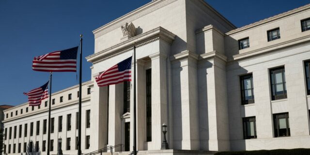 Snížení úrokových sazeb na dosah? Američtí investoři čekají na tah Fedu